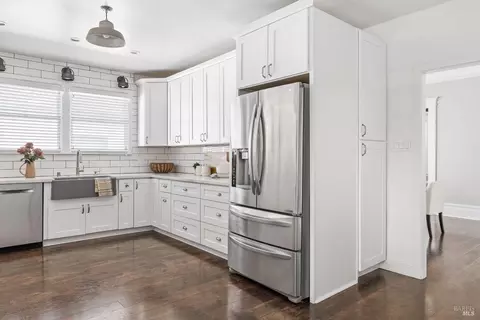 Kitchen - 744 B St, Petaluma, CA 94952 photo 4 of 5