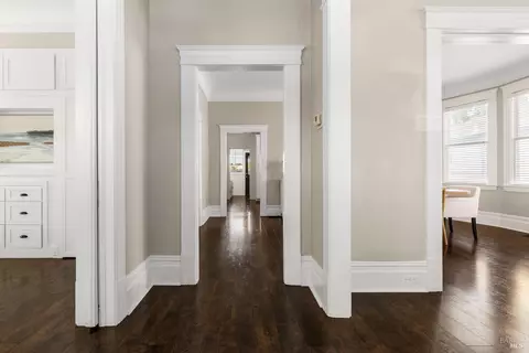 Entry Way - 744 B St, Petaluma, CA 94952 photo 1 of 2