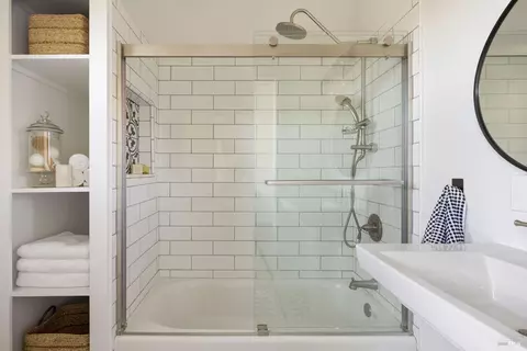 Bath - 744 B St, Petaluma, CA 94952 photo 3 of 6