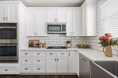 Kitchen - 744 B St, Petaluma, CA 94952 photo 3 of 5