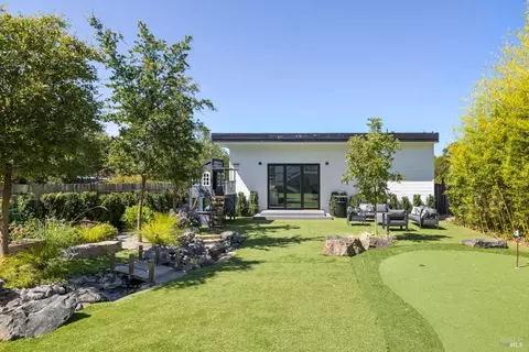 Exterior - 744 B St, Petaluma, CA 94952 photo 14 of 17