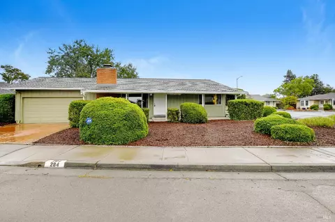 284 Valley Oaks Dr, Santa Rosa, CA 95409