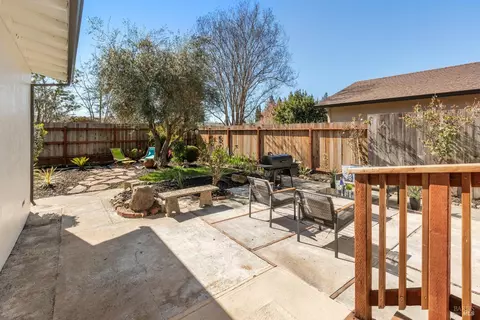 Exterior - 773 Ernest Dr, Sonoma, CA 95476 photo 3 of 5