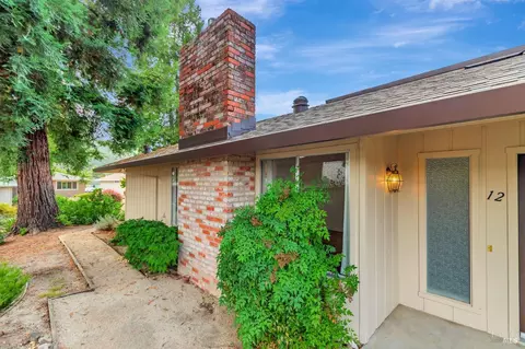 12 Aspen Meadows Cir, Santa Rosa, CA 95409