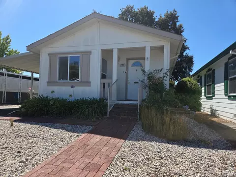 224 Regency Ct, Santa Rosa, CA 95401