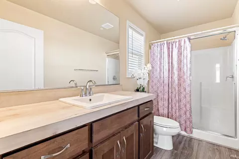Bath - 4203 Independence Ln, Vacaville, CA 95688 photo 1 of 4