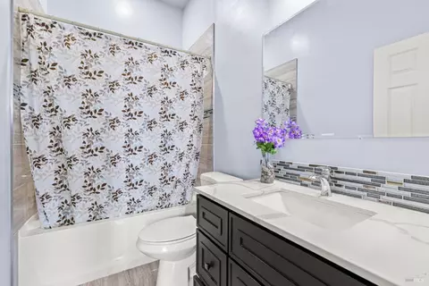 Bath - 4203 Independence Ln, Vacaville, CA 95688 photo 4 of 4