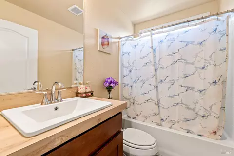 Bath - 4203 Independence Ln, Vacaville, CA 95688 photo 3 of 4