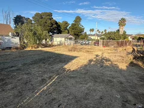 25 Missouri St, Vallejo, CA 94590 photo 2