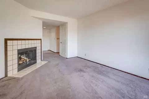 Living - 200 Fieldstone Ct, Vallejo, CA 94589 photo 5 of 5