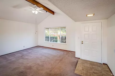 Living - 200 Fieldstone Ct, Vallejo, CA 94589 photo 2 of 5