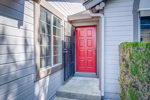 Entry Way - 200 Fieldstone Ct, Vallejo, CA 94589 photo 1 of 2