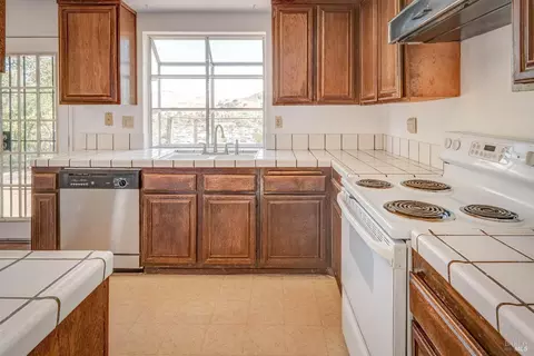 Kitchen - 200 Fieldstone Ct, Vallejo, CA 94589 photo 1 of 2