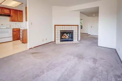 Living - 200 Fieldstone Ct, Vallejo, CA 94589 photo 4 of 5