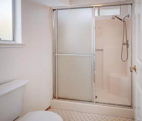 Bath - 200 Fieldstone Ct, Vallejo, CA 94589 photo 2 of 3