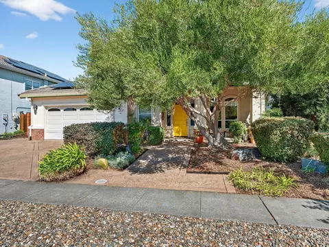26 Hahnemann Ln, Napa, CA 94558