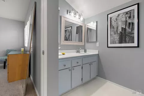 Bath - 1764 Devonshire Dr, Benicia, CA 94510 photo 2 of 5