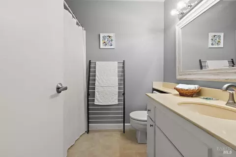 Bath - 1764 Devonshire Dr, Benicia, CA 94510 photo 3 of 5