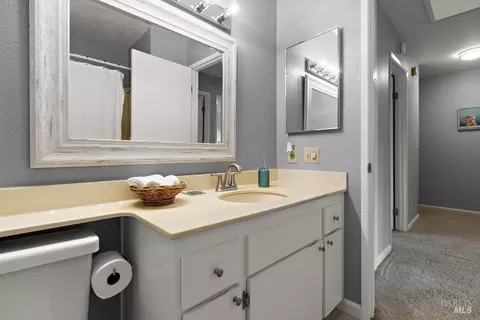 Bath - 1764 Devonshire Dr, Benicia, CA 94510 photo 4 of 5