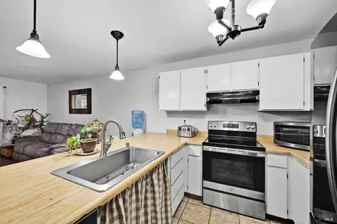 Kitchen - 48 Creek Ct, Cotati, CA 94931 photo 3 of 4