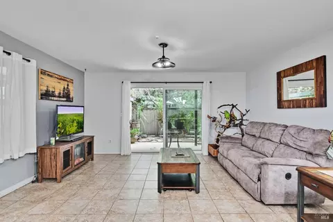 Living - 48 Creek Ct, Cotati, CA 94931 photo 1 of 2