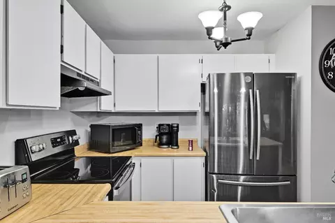 Kitchen - 48 Creek Ct, Cotati, CA 94931 photo 4 of 4