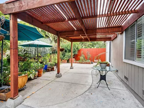 Exterior - 220 Mendelssohn Ct, Cotati, CA 94931 photo 12 of 21
