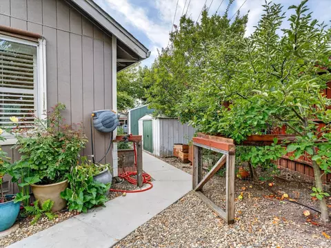 Exterior - 220 Mendelssohn Ct, Cotati, CA 94931 photo 14 of 21