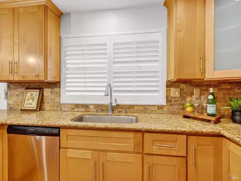 Kitchen - 220 Mendelssohn Ct, Cotati, CA 94931 photo 3 of 5