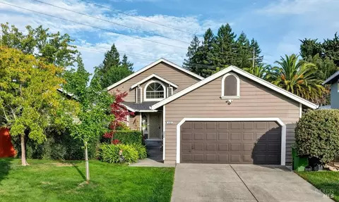 220 Mendelssohn Ct, Cotati, CA 94931