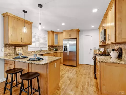 Kitchen - 220 Mendelssohn Ct, Cotati, CA 94931 photo 2 of 5