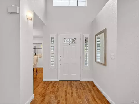 Entry Way - 220 Mendelssohn Ct, Cotati, CA 94931 photo 2 of 3