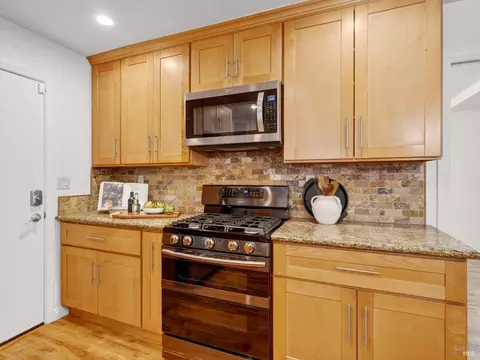 Kitchen - 220 Mendelssohn Ct, Cotati, CA 94931 photo 4 of 5