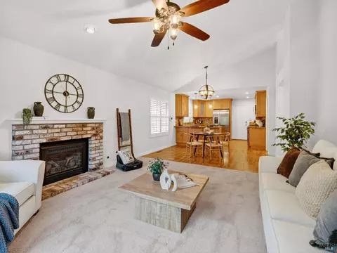 Living - 220 Mendelssohn Ct, Cotati, CA 94931 photo 3 of 6