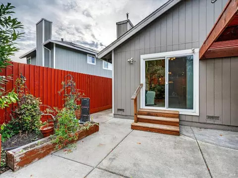 Exterior - 220 Mendelssohn Ct, Cotati, CA 94931 photo 6 of 21