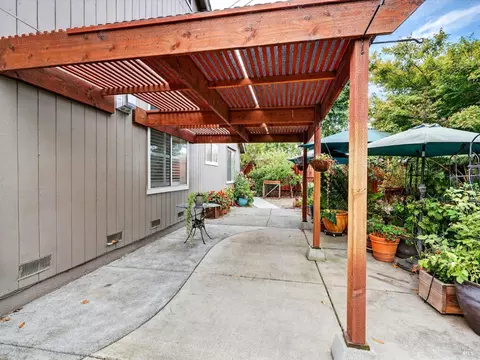 Exterior - 220 Mendelssohn Ct, Cotati, CA 94931 photo 9 of 21