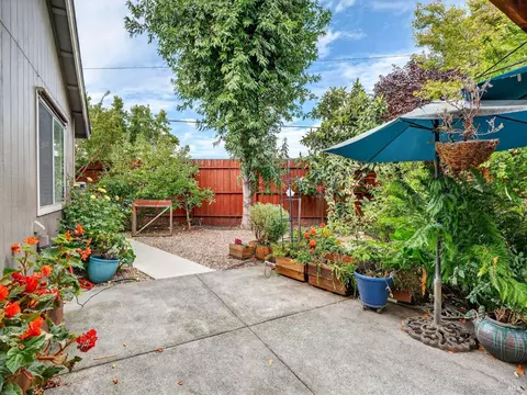 Exterior - 220 Mendelssohn Ct, Cotati, CA 94931 photo 11 of 21