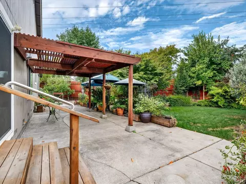 Exterior - 220 Mendelssohn Ct, Cotati, CA 94931 photo 10 of 21