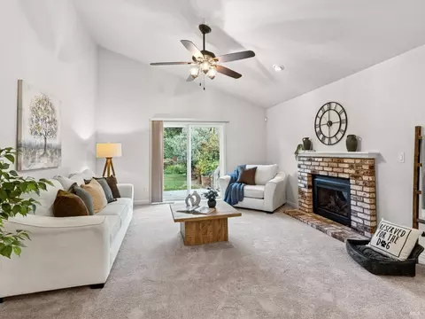 Living - 220 Mendelssohn Ct, Cotati, CA 94931 photo 2 of 6