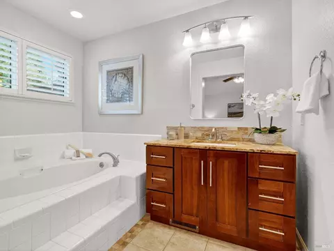 Bath - 220 Mendelssohn Ct, Cotati, CA 94931 photo 1 of 6