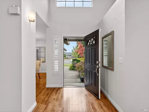 Entry Way - 220 Mendelssohn Ct, Cotati, CA 94931 photo 3 of 3