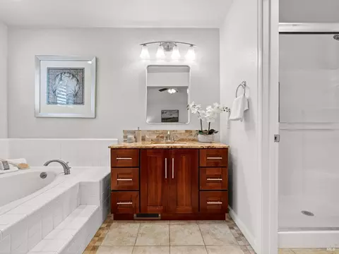 Bath - 220 Mendelssohn Ct, Cotati, CA 94931 photo 3 of 6
