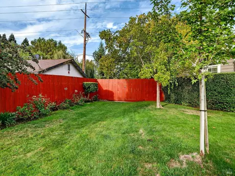 Exterior - 220 Mendelssohn Ct, Cotati, CA 94931 photo 18 of 21