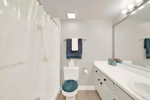 Bath - 4655 Melody Dr #A, Concord, CA 94521 photo 4 of 4