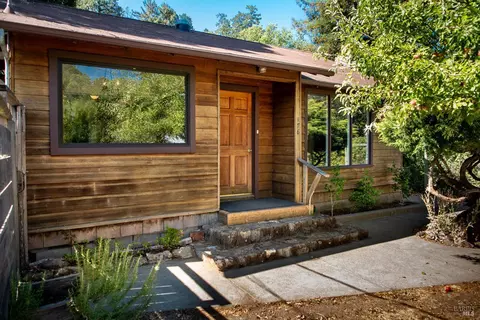 176 Railroad Ave, Woodacre, CA 94973