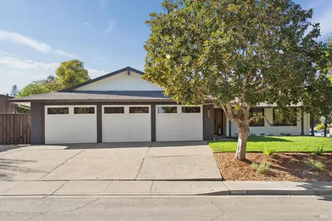 1 Meadowlark Ct, Novato, CA 94947