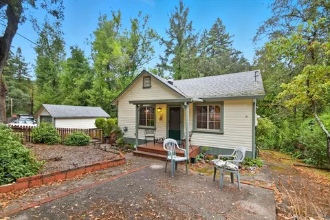 10224 Old River Rd, Forestville, CA 95436