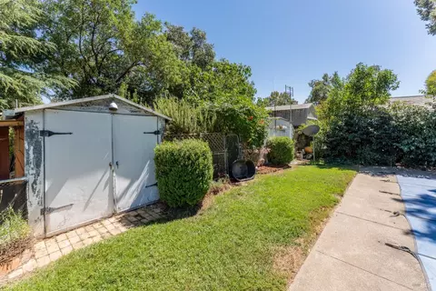 Exterior - 149 Cresta Dr, Ukiah, CA 95482 photo 7 of 9