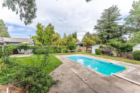 Exterior - 149 Cresta Dr, Ukiah, CA 95482 photo 4 of 9