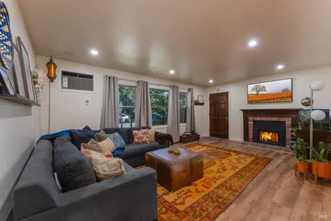 Living - 149 Cresta Dr, Ukiah, CA 95482 photo 1 of 1